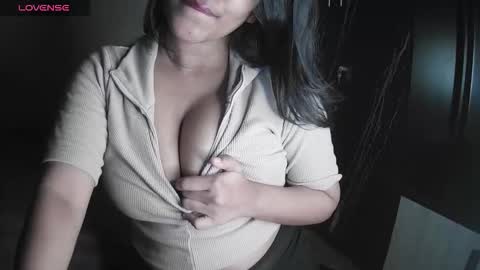 Snapshot of imlovelyrose chatting on December 4, 7:22 pm ROSE online show from December 4, 7:22 pm