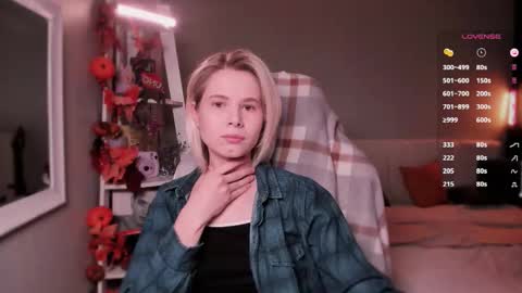 Snapshot of imnotmia chatting on November 9, 10:13 am Mia online show from November 9, 10:13 am