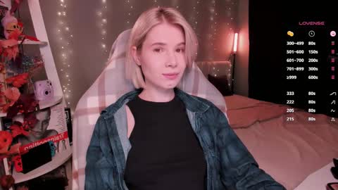 Snapshot of imnotmia chatting on November 23, 10:15 am Mia online show from November 23, 10:15 am