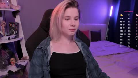 Mia online show from March 23, 11:03 am