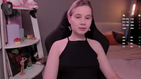 Snapshot of imnotmia chatting on July 6, 10:45 am Mia online show from July 6, 10:45 am