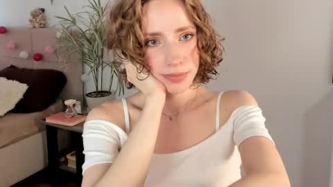 Snapshot of imogensy chatting on June 3, 2:33 pm my name Imo Fansly online show from June 3, 2:33 pm