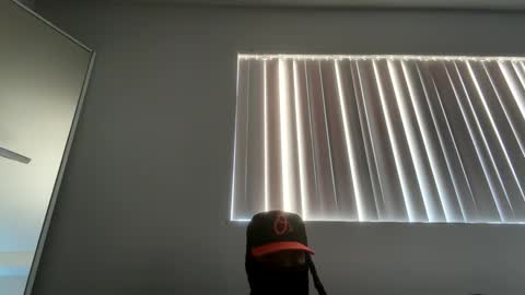 imstraightt18 online show from December 3, 11:24 pm