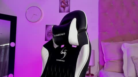 imtami04 online show from April 5, 5:32 pm