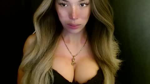 Queen Gwen online show from October 27, 12:04 am