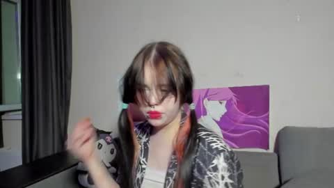 Snapshot of in_the_void chatting on June 19, 8:56 pm Alice online show from June 19, 8:56 pm