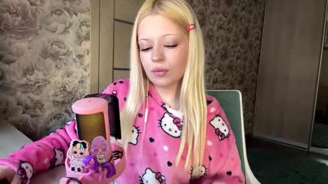 Lola online show from March 28, 12:38 pm