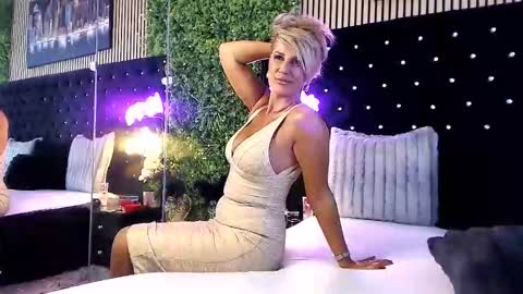 Snapshot of inanna_ishtar1 chatting on October 12, 9:30 am inanna_ishtar1 online show from October 12, 9:30 am