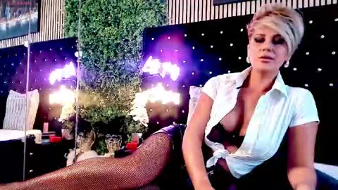 Snapshot of inanna_ishtar1 chatting on October 14, 9:43 am inanna_ishtar1 online show from October 14, 9:43 am