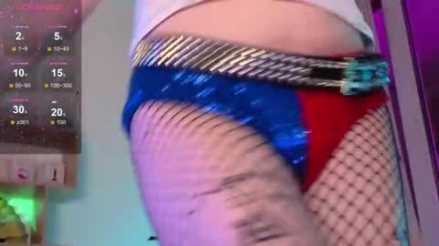 Snapshot of inchcaser chatting on October 31, 8:21 pm Dina Help me reach 100 likes online show from October 31, 8:21 pm