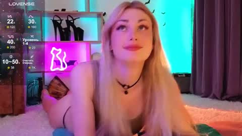 Snapshot of inchcaser chatting on March 2, 8:59 pm Dina Help me reach 100 likes online show from March 2, 8:59 pm