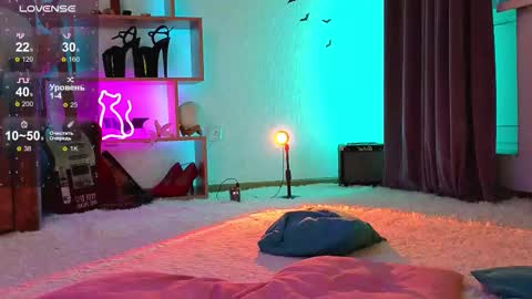 Snapshot of inchcaser chatting on March 21, 10:24 pm Dina Help me reach 100 likes online show from March 21, 10:24 pm