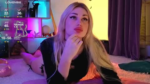 Snapshot of inchcaser chatting on April 2, 9:01 pm Dina Help me reach 100 likes online show from April 2, 9:01 pm