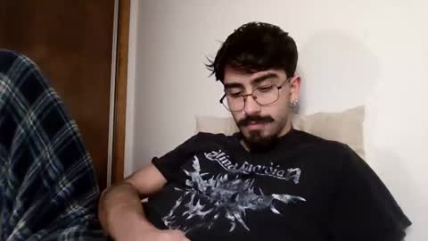 Snapshot of incubusszz chatting on January 2, 3:37 am incubus online show from January 2, 3:37 am