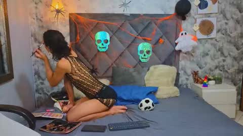 Snapshot of indi_rave chatting on October 29, 1:13 pm INDI online show from October 29, 1:13 pm