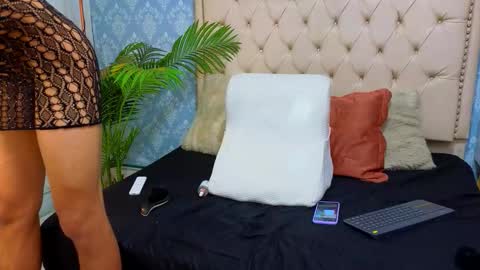 Snapshot of indi_rave chatting on November 8, 3:07 am INDI online show from November 8, 3:07 am