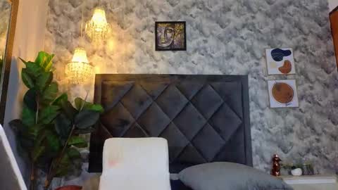 Snapshot of indi_rave chatting on November 14, 1:54 pm INDI online show from November 14, 1:54 pm