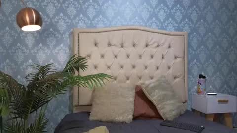 Snapshot of indi_rave chatting on November 16, 2:11 pm INDI online show from November 16, 2:11 pm