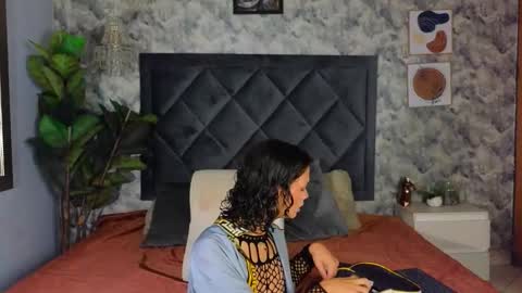 Snapshot of indi_rave chatting on November 19, 1:11 pm INDI online show from November 19, 1:11 pm