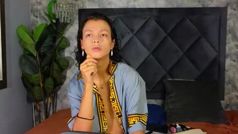 Snapshot of indi_rave chatting on November 22, 1:43 pm INDI online show from November 22, 1:43 pm