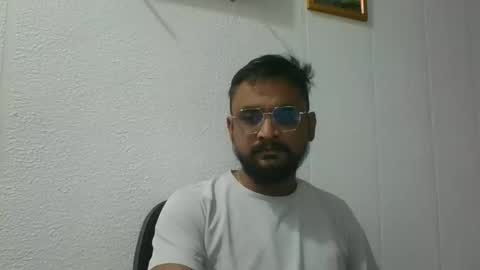 Snapshot of indian1433 chatting on December 1, 4:17 am indian1433 online show from December 1, 4:17 am