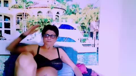 Femiez online show from December 11, 1:17 pm