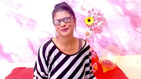 Snapshot of indianallure chatting on February 17, 5:48 am Femiez online show from February 17, 5:48 am