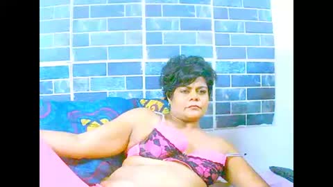 Snapshot of indiancherrypie chatting on December 3, 6:15 am indiancherrypie online show from December 3, 6:15 am