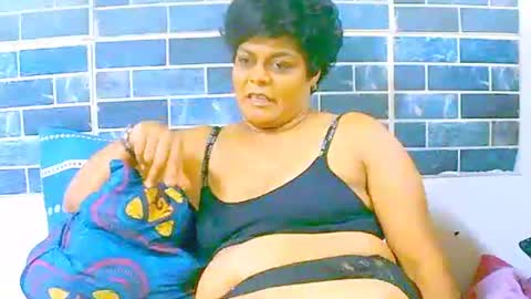 Snapshot of indiancherrypie chatting on December 4, 10:13 am indiancherrypie online show from December 4, 10:13 am