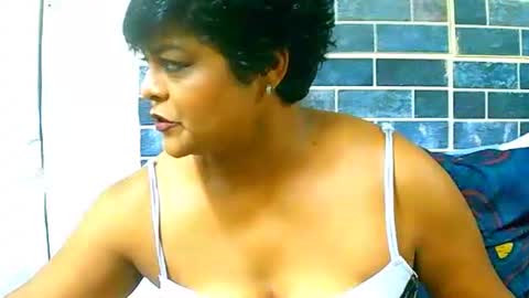 Snapshot of indiancherrypie chatting on December 11, 6:47 am indiancherrypie online show from December 11, 6:47 am