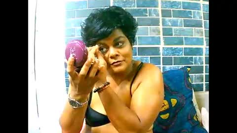 Snapshot of indiancherrypie chatting on December 16, 5:49 am indiancherrypie online show from December 16, 5:49 am