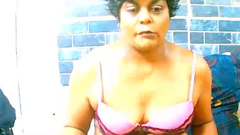 Snapshot of indiancherrypie chatting on December 17, 9:28 am indiancherrypie online show from December 17, 9:28 am