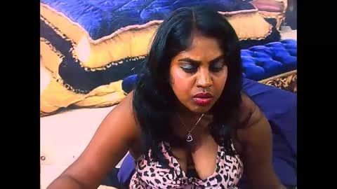 Snapshot of indiandiva27 chatting on February 6, 5:49 pm indiandiva27 online show from February 6, 5:49 pm