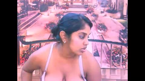 Snapshot of indiandiva27 chatting on February 16, 7:04 am indiandiva27 online show from February 16, 7:04 am