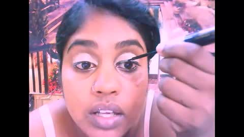 Snapshot of indiandiva27 chatting on February 18, 6:42 am indiandiva27 online show from February 18, 6:42 am