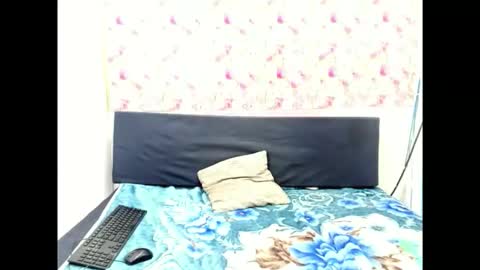 Snapshot of indianmystica694u chatting on September 17, 8:16 am indianmystica694u online show from September 17, 8:16 am