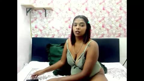 Snapshot of indianmystica694u chatting on October 1, 7:36 am indianmystica694u online show from October 1, 7:36 am