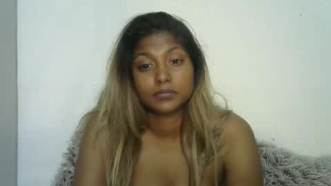 indianqtpie6 online show from December 2, 6:47 pm