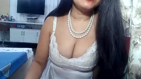 Snapshot of indianrads9 chatting on December 9, 6:34 am Radha online show from December 9, 6:34 am