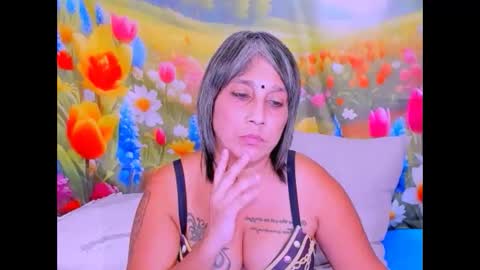 indianroxy27 online show from March 28, 7:57 pm