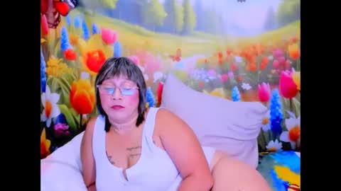 indianroxy27 online show from April 17, 6:33 pm