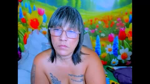 indianroxy27 online show from June 10, 6:23 am
