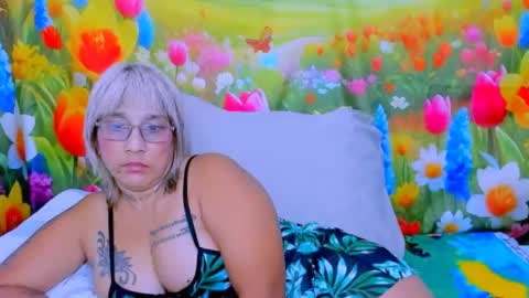indianroxy27 online show from June 28, 12:27 am