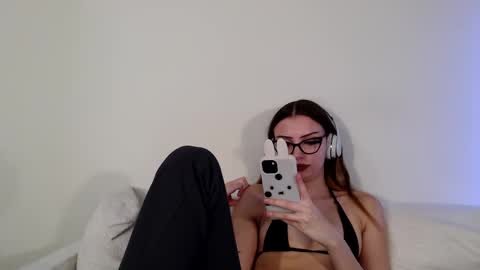 Indigo Elle online show from October 18, 6:30 pm