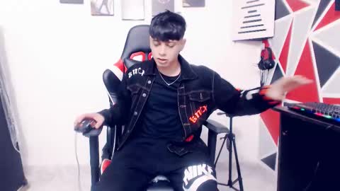 Snapshot of indomitablebeast chatting on November 17, 12:27 am matias online show from November 17, 12:27 am