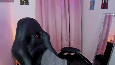 Snapshot of indra_cam chatting on November 16, 2:50 am Diana online show from November 16, 2:50 am