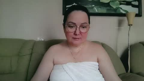 Snapshot of infinity_loveliness chatting on March 29, 7:41 am Infinity online show from March 29, 7:41 am