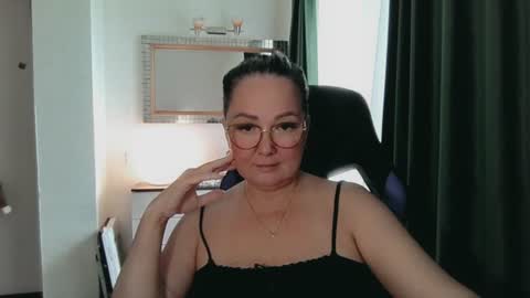 Snapshot of infinity_loveliness chatting on July 18, 7:01 am Infinity online show from July 18, 7:01 am