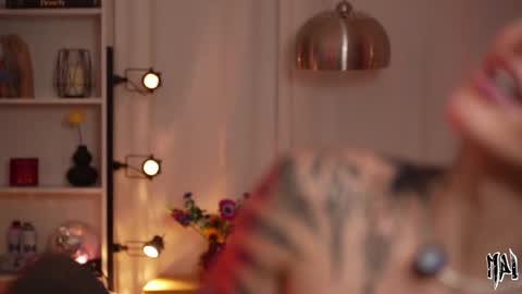 MAL ---  online show from November 23, 10:31 pm