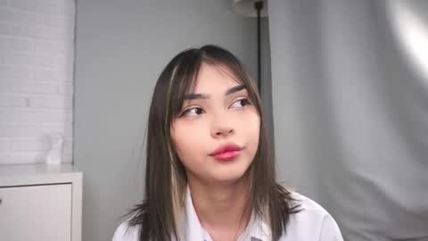 Molly online show from February 4, 6:58 pm